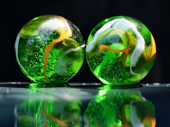 Beautiful-crystal-balls-wallpaper