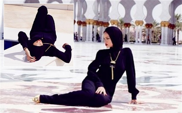 rihanna_abu_dhabi_photoshoot